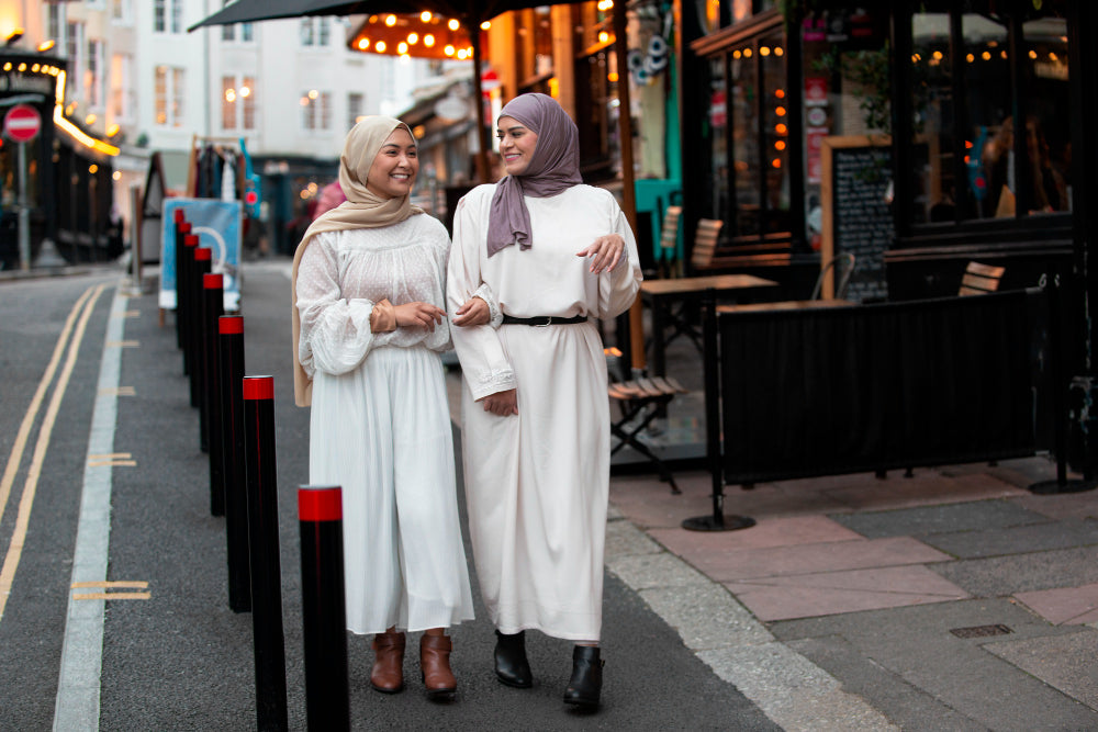 Mode Femme Voilée : Abayas, Foulards et Ensembles Élégants